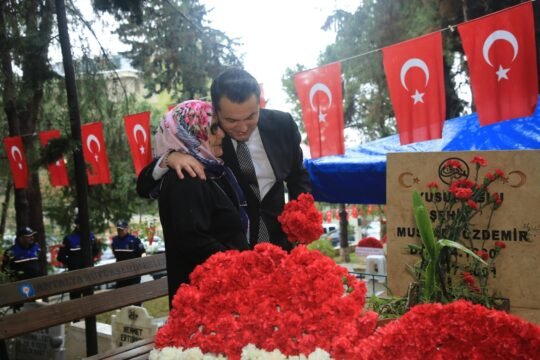 Ramazan bayramında aziz şehitlerimiz kabirleri başında dualarla yad edildi. Kaymakamımız
