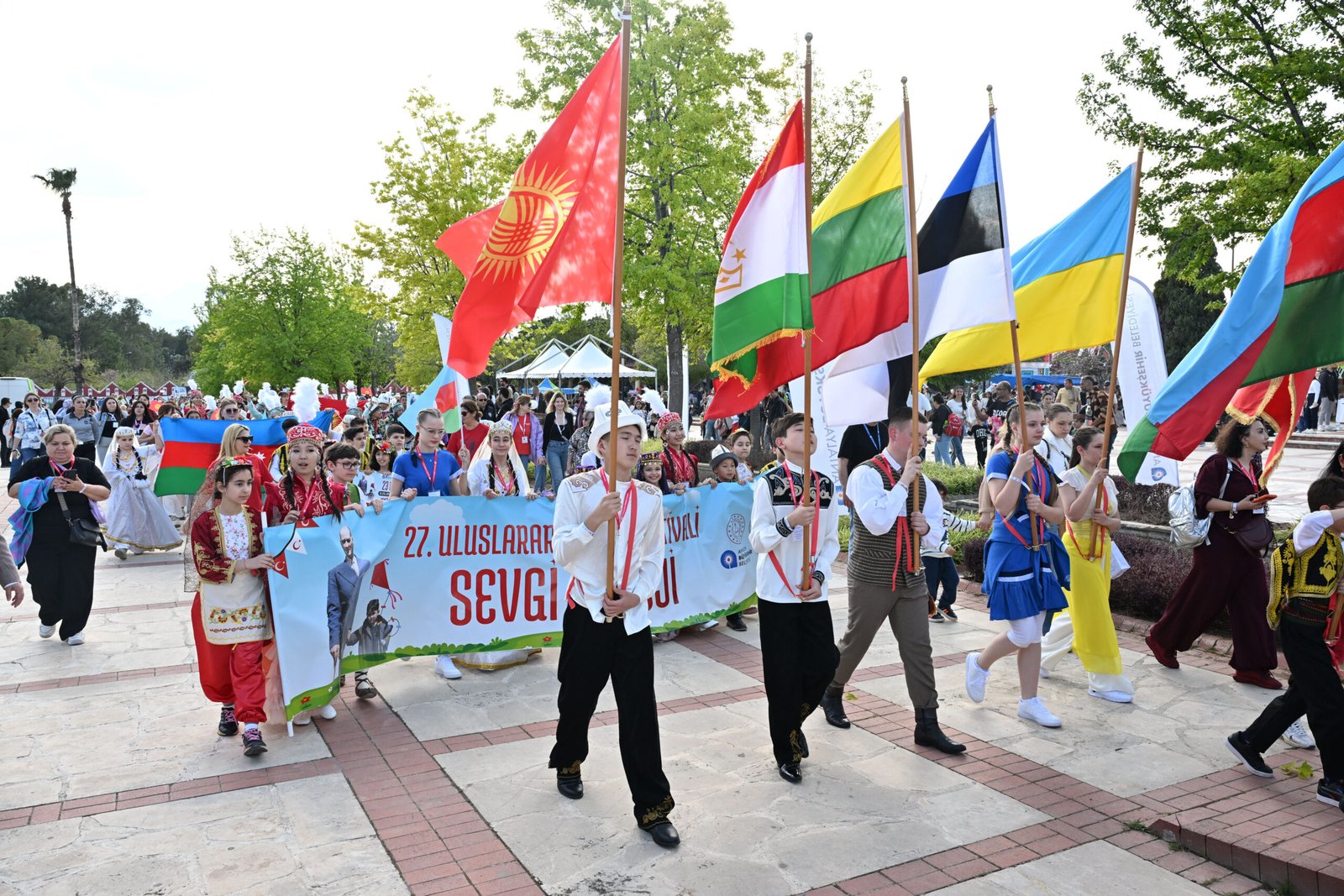 Antalya Büyükşehir Belediyesi tarafından düzenlenen Uluslararası Çocuk ve Uçurtma Festivali