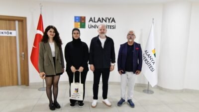 Alanya Üniversitesi Meslek Yüksekokulu Fizyoterapi Programı öğrencisi Esra Delal Öztek,