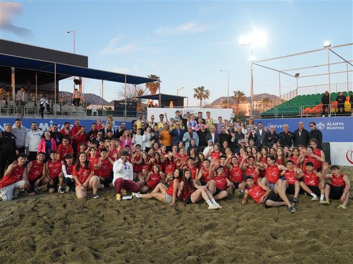 Plaj voleybolunda yaz sezonunun açılış organizasyonu olan Uluslararası Bioderma Pro