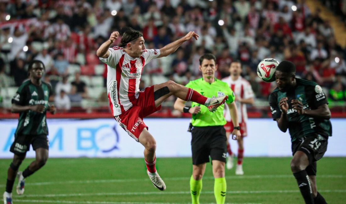 Antalyaspor maçı 1-0 kazanmasına rağmen Eyüpspor’un Fenerbahçe’den puan alması, Kasımpaşa’nın