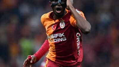 Galatasaray’ın dünyaca ünlü santrforu Victor Osimhen, sosyal medya üzerinden yaptığı