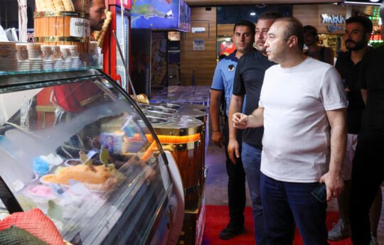Antalya Büyükşehir Belediyesi Zabıta Dairesi Başkanlığı ekipleri, kent merkezinde yaya