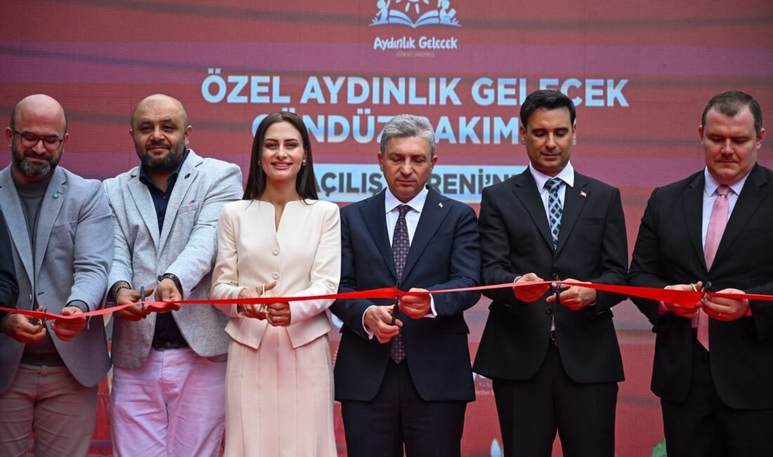 Antalya Valisi Hulusi Şahin, Korkuteli Belediyesi tarafından ilçeye kazandırılan Sokak