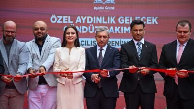 Antalya Valisi Hulusi Şahin, Korkuteli Belediyesi tarafından ilçeye kazandırılan Sokak