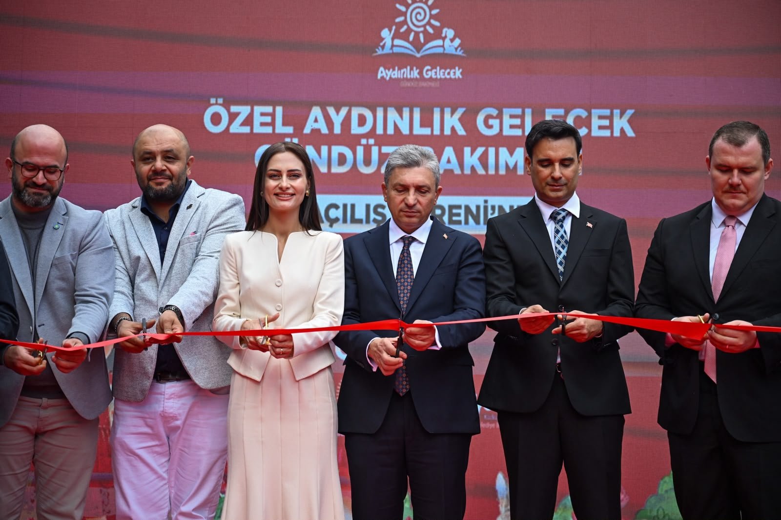 Antalya Valisi Hulusi Şahin, Korkuteli Belediyesi tarafından ilçeye kazandırılan Sokak
