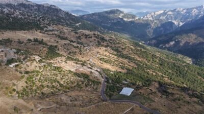 Alanya Belediyesi, kırsal mahallelerde yol yapım ve düzenleme çalışmalarını aralıksız